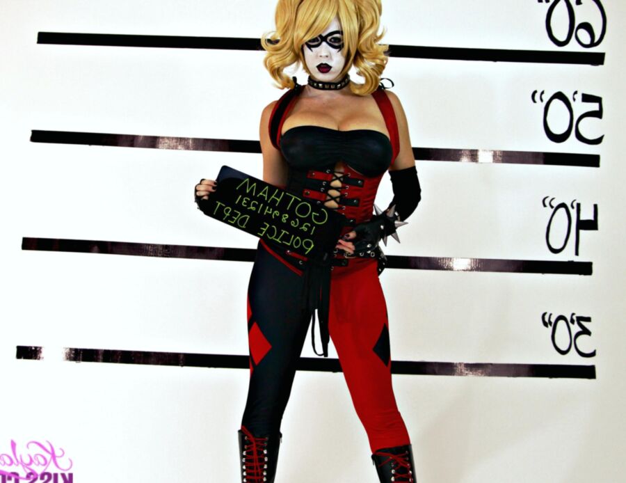 Imitating Harley Quinn facial expresions