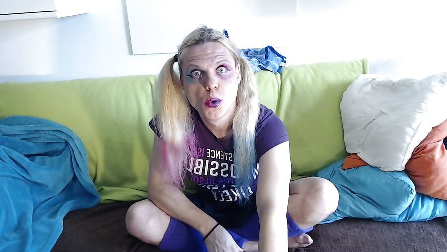 Imitating Harley Quinn facial expresions