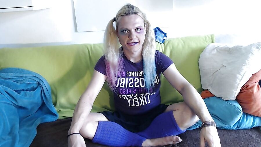 Imitating Harley Quinn facial expresions