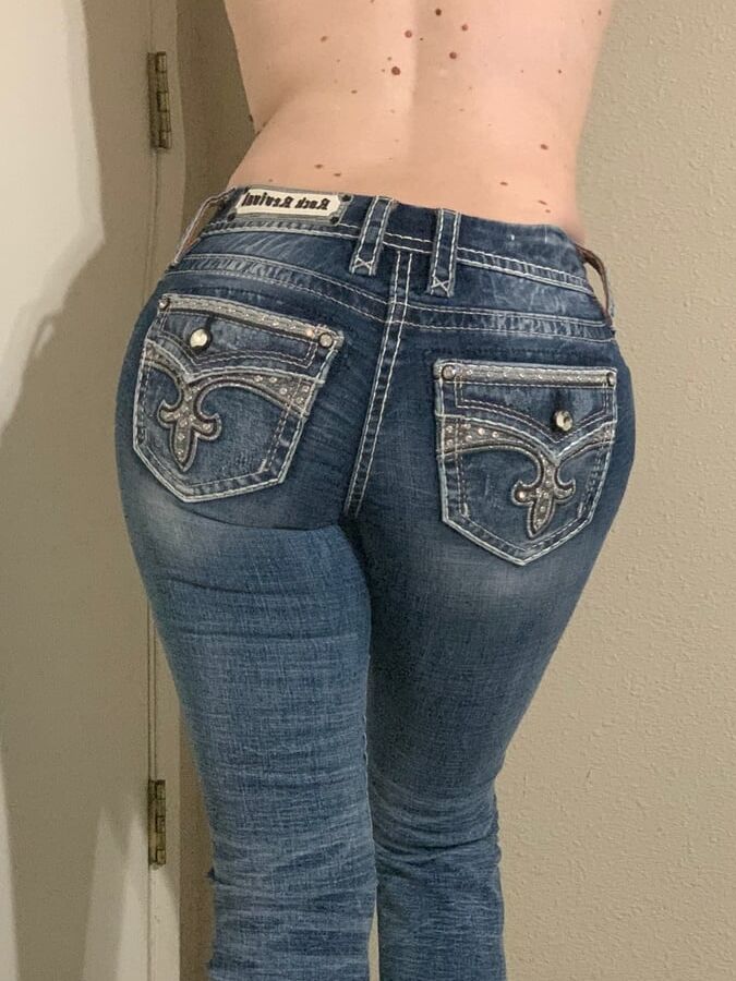 My bubble butt in jeans and net shirt