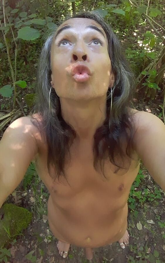 Tygra slut nude in the forest of the Robertsau.