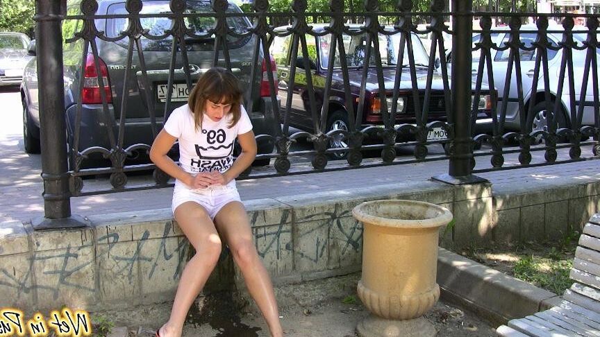 Pissing In Public Black Babe Pee Pee Pussy Spread Peeing HD