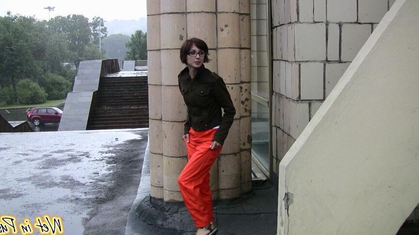 Pissing In Public Black Babe Pee Pee Pussy Spread Peeing HD