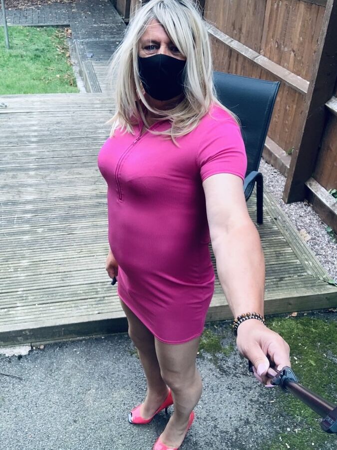 Kelly in pink dress and nude pantyhose heels
