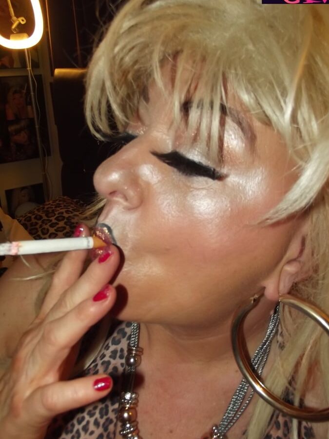THIS WHORE CAN DO EVERYTHING