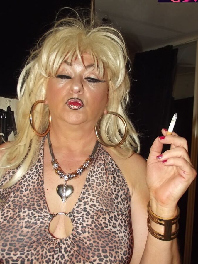 THIS WHORE CAN DO EVERYTHING