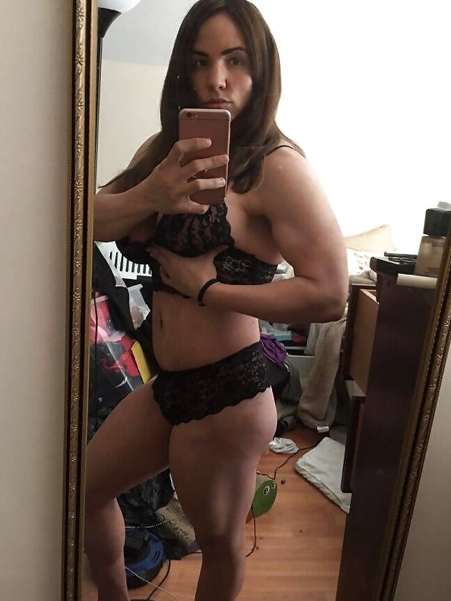 me sexy muscle posing big tits tabbyanne