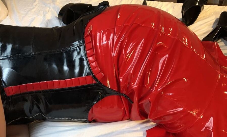 HOTSUBWIFE red corset red pvc boots