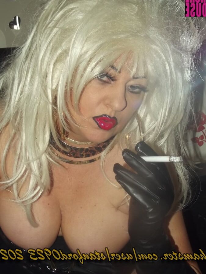SMOKING WHORE HOUSE