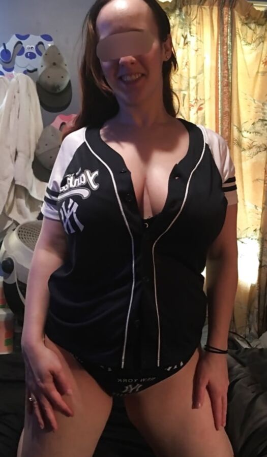 Sexy Yankees girl!!