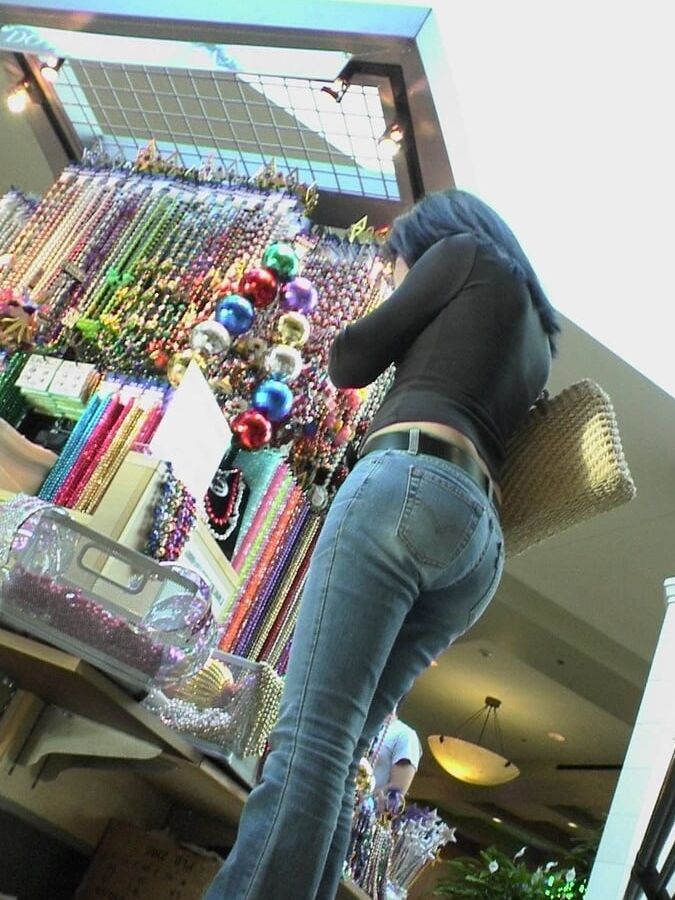 Candid: Asian Ass in Jeans