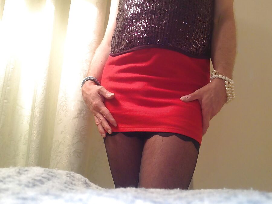 Me so sensual in red with black stockings, suite