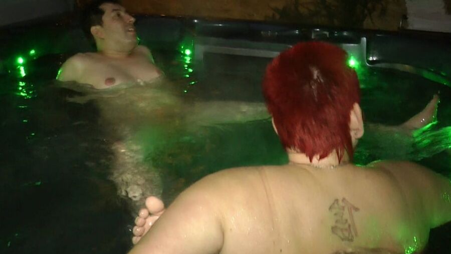 PARTY - Blowjob in whirlpool