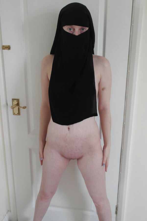 British wife Naked in Black Niqab