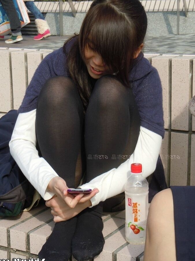 Hong Kong Teens Girl Black Pantyhose Leg