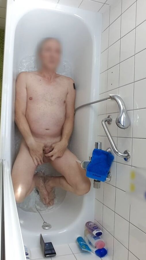 public outdoor exhibitionist solowank analtoy slowmotion cum