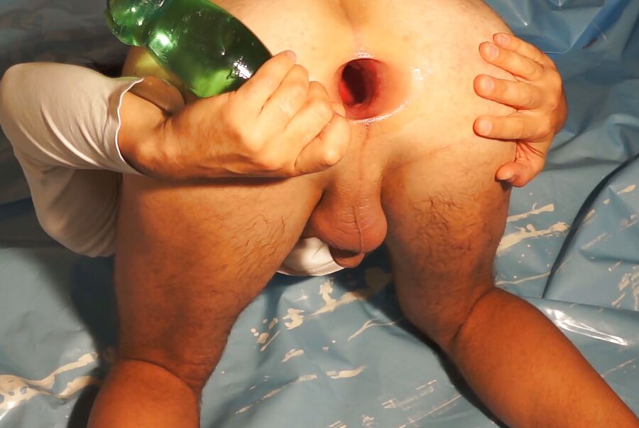 A big bottle spreading my asshole to a fantastic gape Part