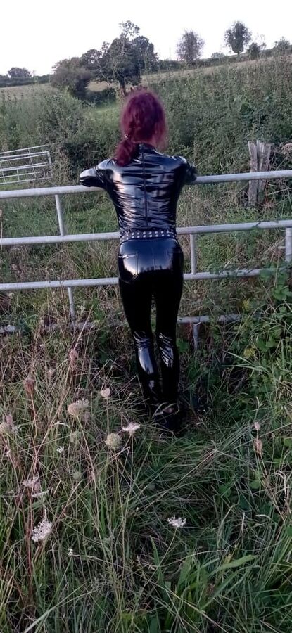 BLACK LATEX