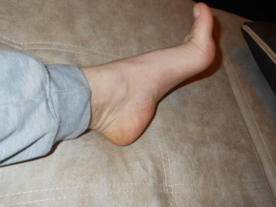 RussianTS shows her feet