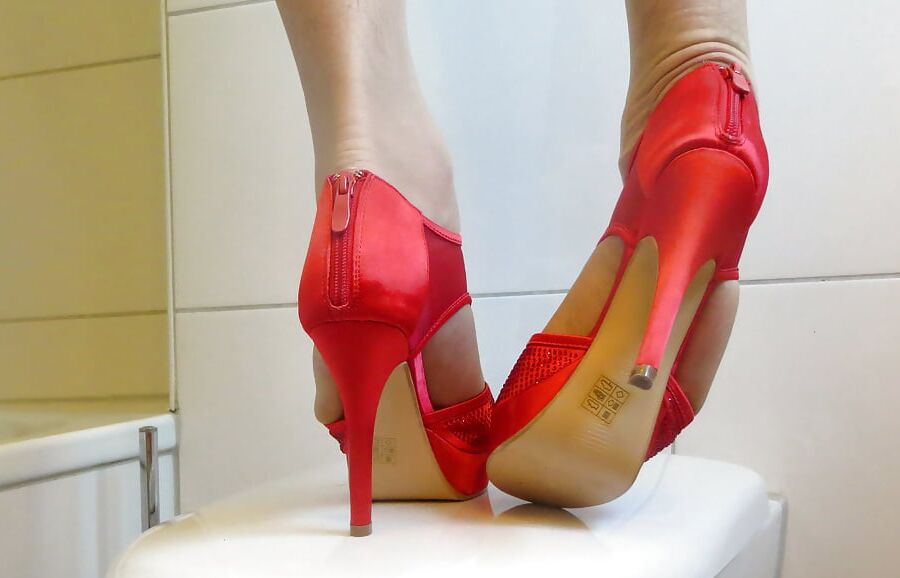 my wife&;s heels from the back