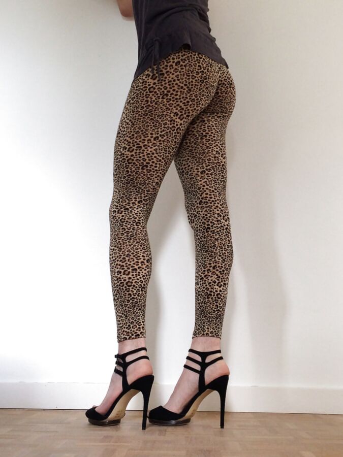 Leopard leggings &amp; black thong