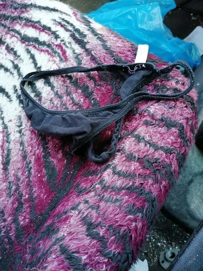 Garage thong