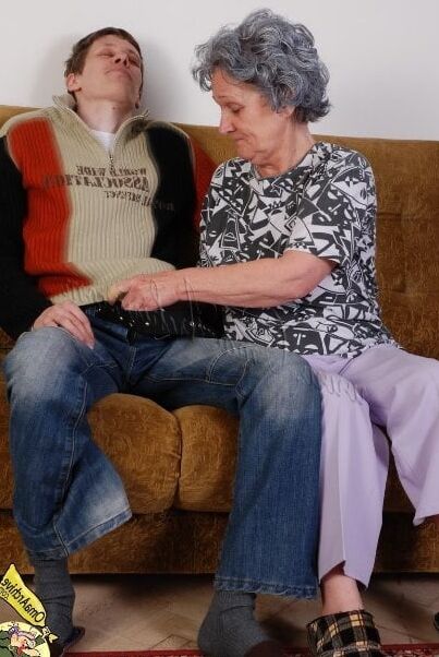 Amateur granny going wild
