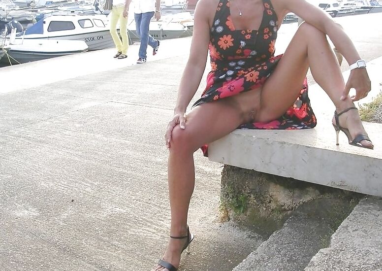 Nudes Gabriela Stephan no banheiro.