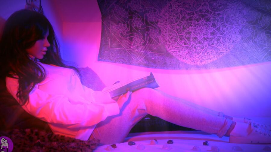 Lucid Dreamgirl Legs