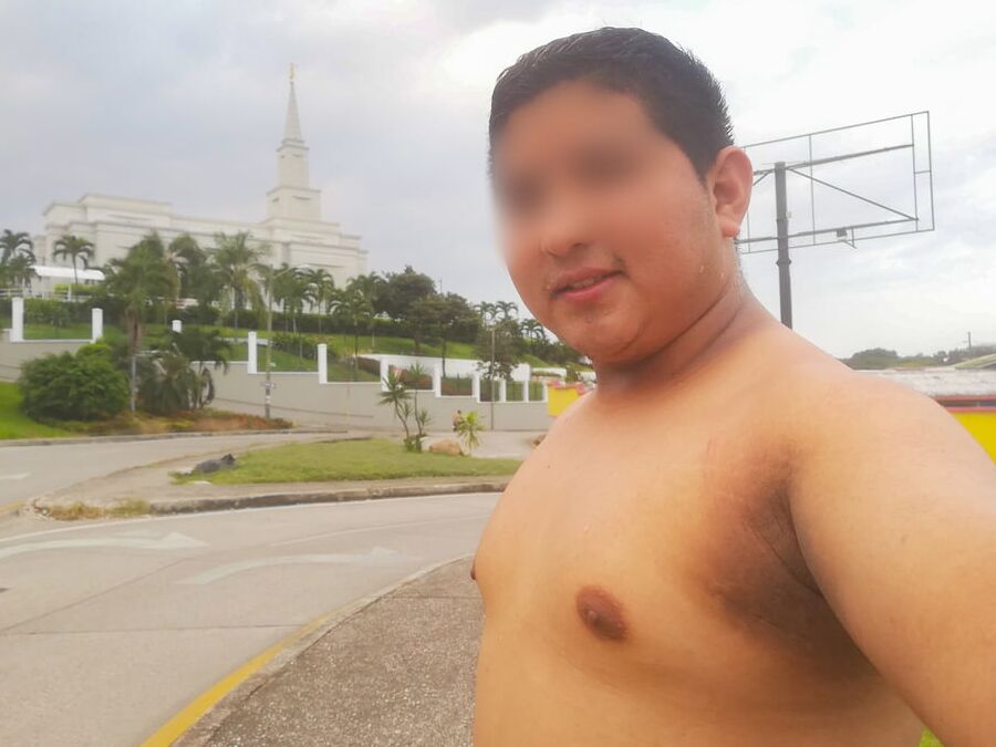 Mis Pezones a la Vista en la Ciudad - Tetillas de Macho