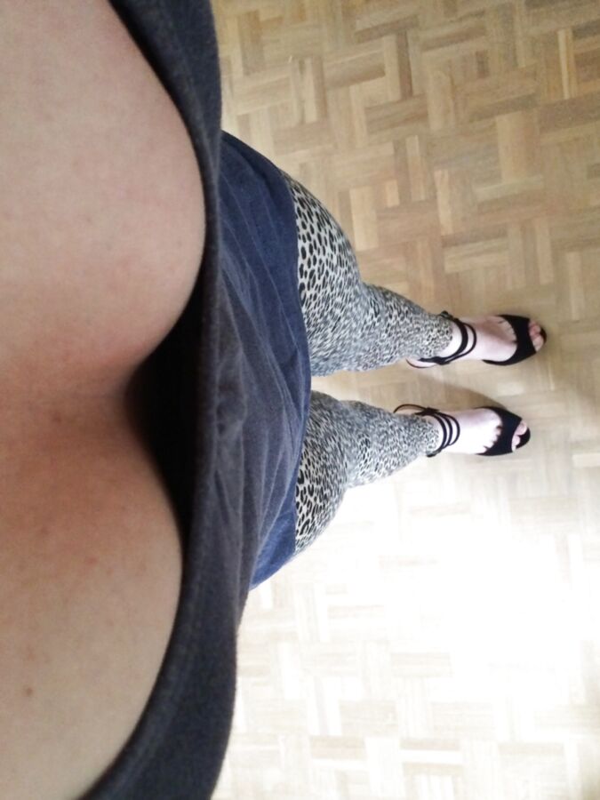 Leopard leggings &amp; black thong