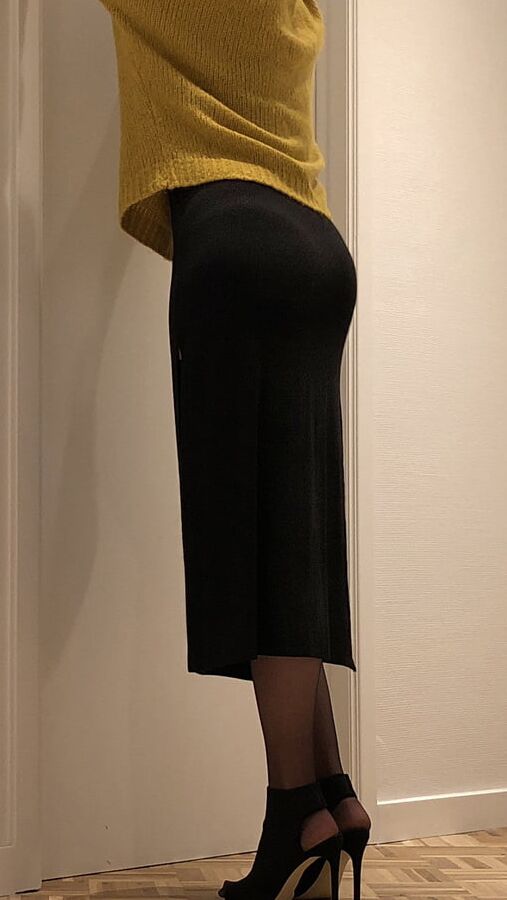 Mustard jumper, black skirt &amp; stay up stockings