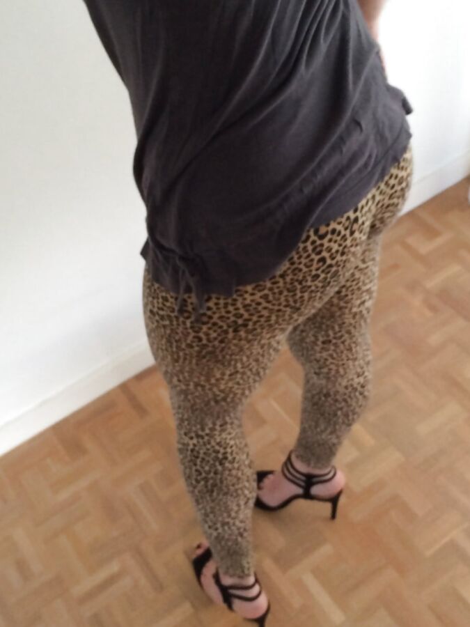 Leopard leggings &amp; black thong