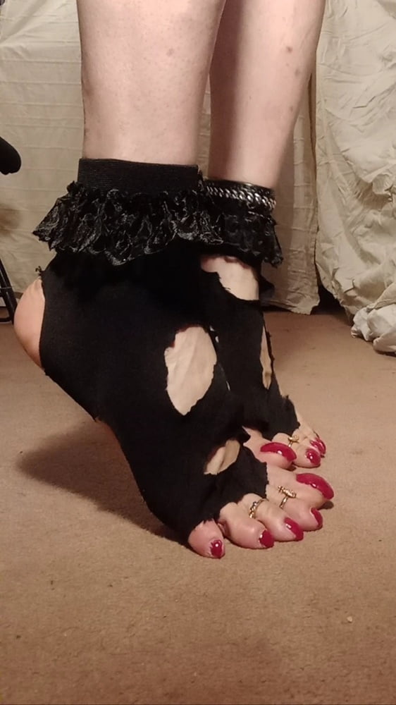 Linda ts red toenails in fishnet socks