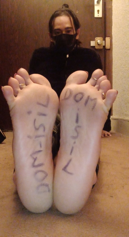 Lindaasian-ts feet for Master DOM_isil