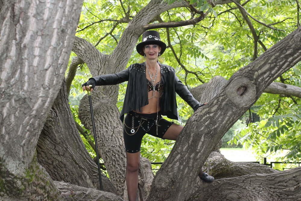 Clockpunk under the tree