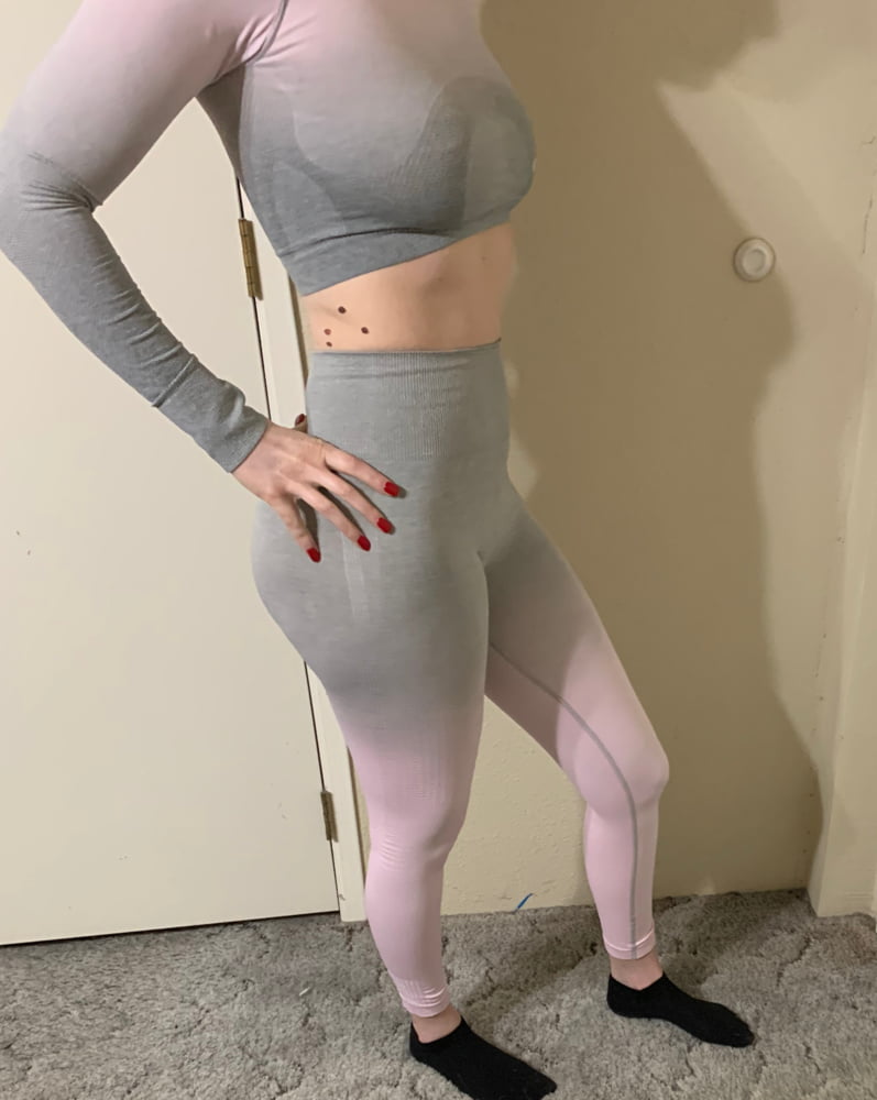 Bubble butt in gym clothes