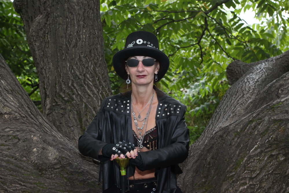 Clockpunk under the tree