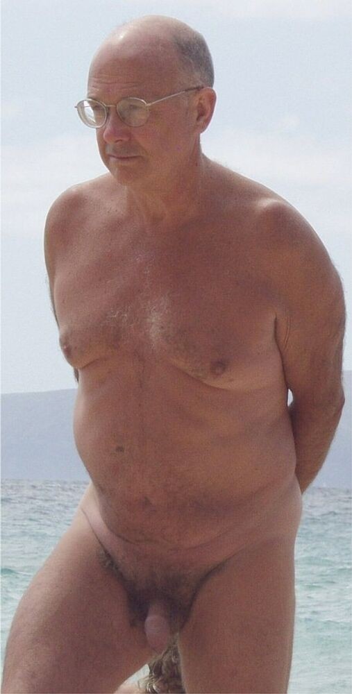 Hairy Bear shows of his fat meaty cock