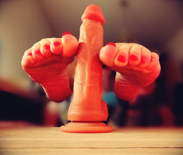 Foot &amp; Heel Play With Dildo