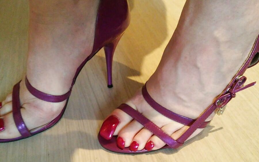 her long toenails