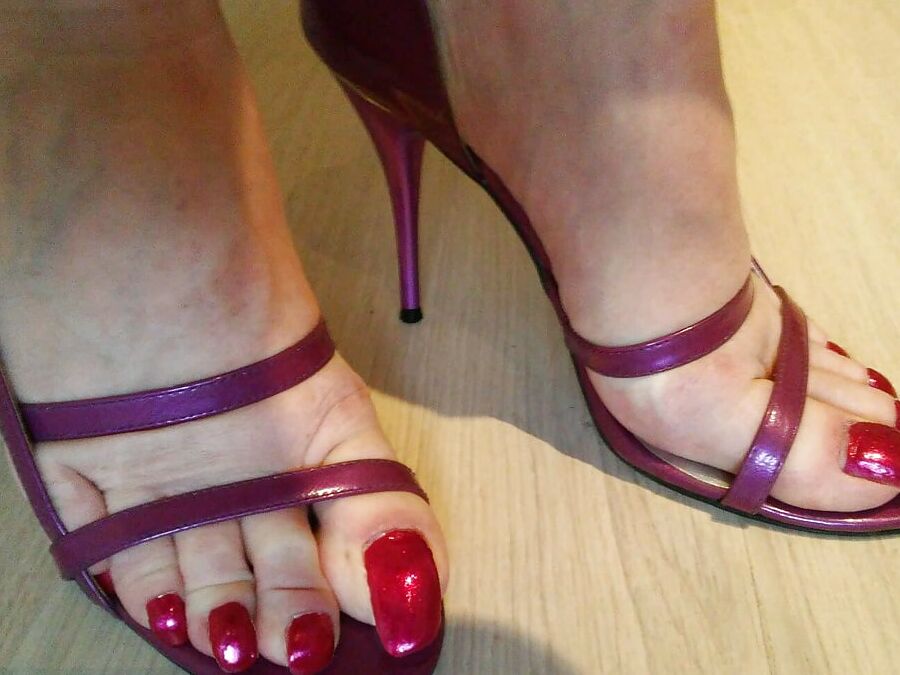 her long toenails