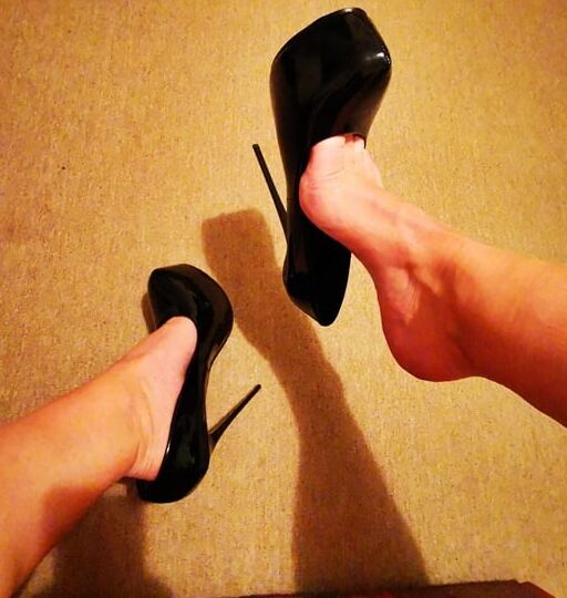 Erogance ++ Platform Heels ++ Shiny Black