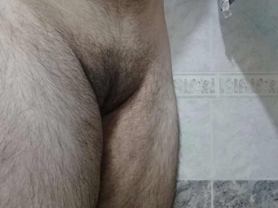 Sissy Lara enjoys to show her ass
