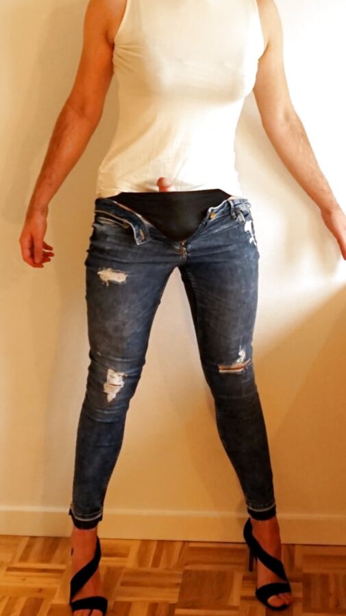 Ripped skinny jeans