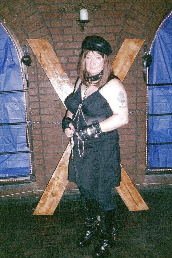 Annadevot: Maso - slave fixed at the cross
