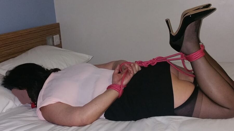 Bondage in a Hotel room today xxx