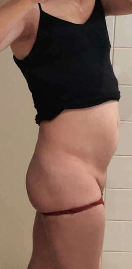 Sissy MaxyMalya taking some photos in the bathroom