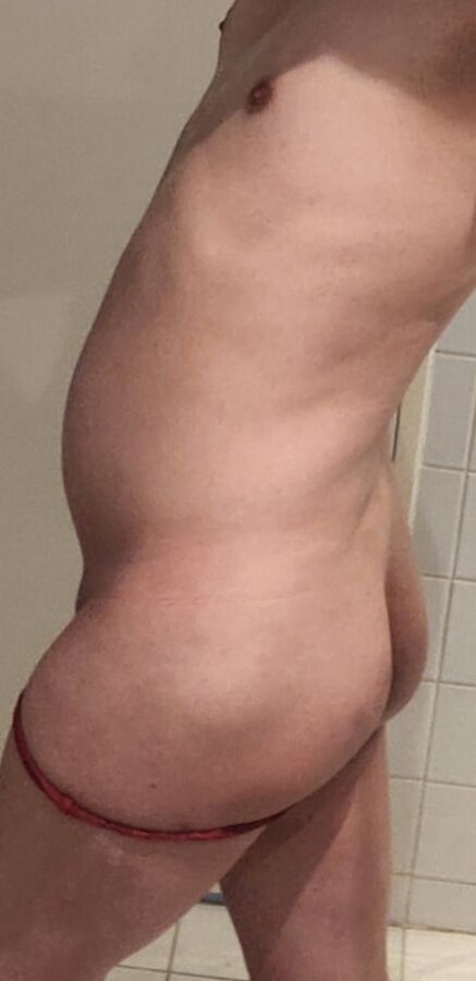 Sissy MaxyMalya taking some photos in the bathroom