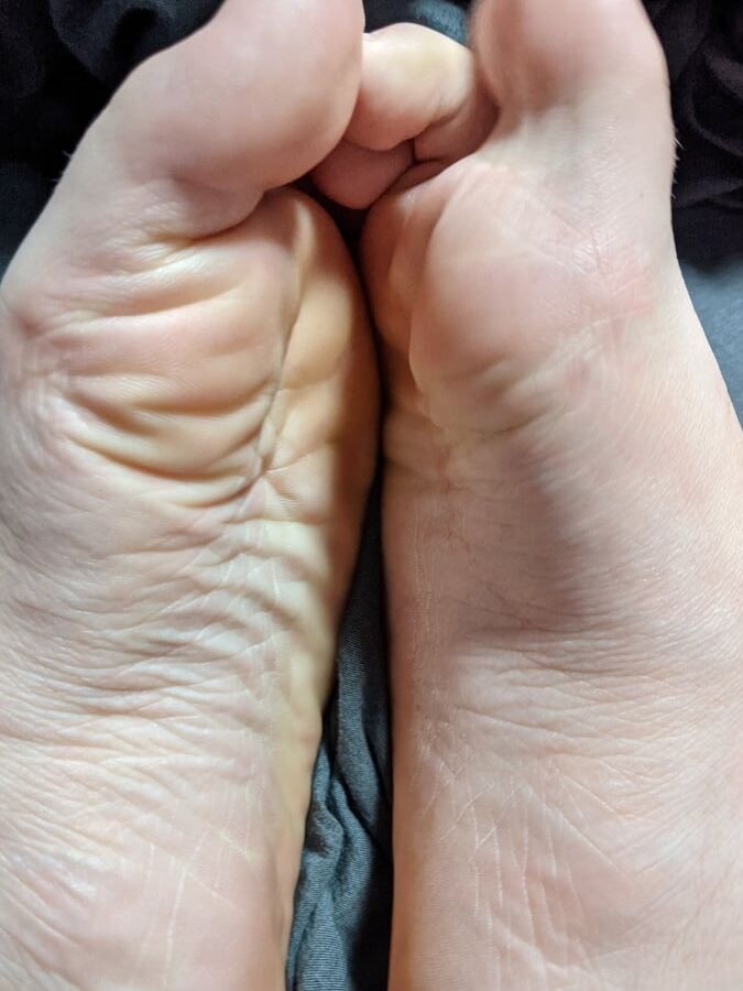 Feet Pictures rub my feet!